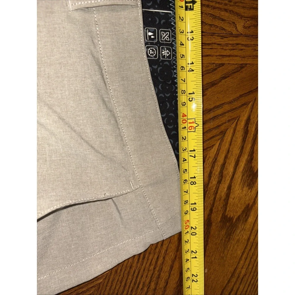 7 Diamonds Momentum Performance Shorts Men's Size 38 Beige Chino Golf